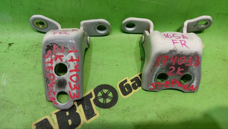 Петля дверная HONDA STEPWGN RK5 R20A 2011 передняя правая (б/у)