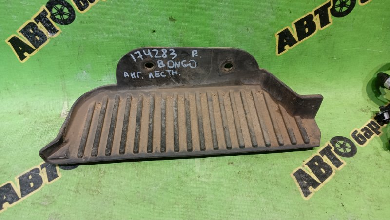 Подножка MAZDA BONGO SE88T F8 1995 правая (б/у)