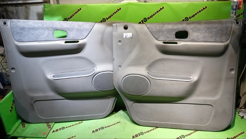Обшивка дверей MAZDA BONGO FRIENDEE SGLW WL-T 1999 передняя (б/у)