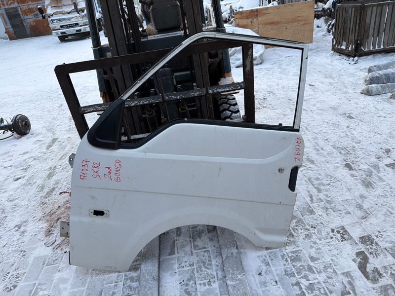 Дверь MAZDA BONGO SK82MN передняя левая (б/у)