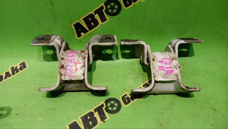 Петля дверная NISSAN CARAVAN DWGE25 ZD30(DDTI) 2007 передняя правая (б/у)