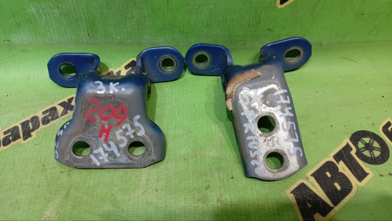 Петля дверная TOYOTA PRIUS NHW20 1NZ-FXE 2005 передняя правая (б/у)