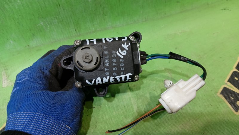 КОРРЕКТОР ФАРЫ NISSAN VANETTE SK82VN F8 2007 правый (б/у)