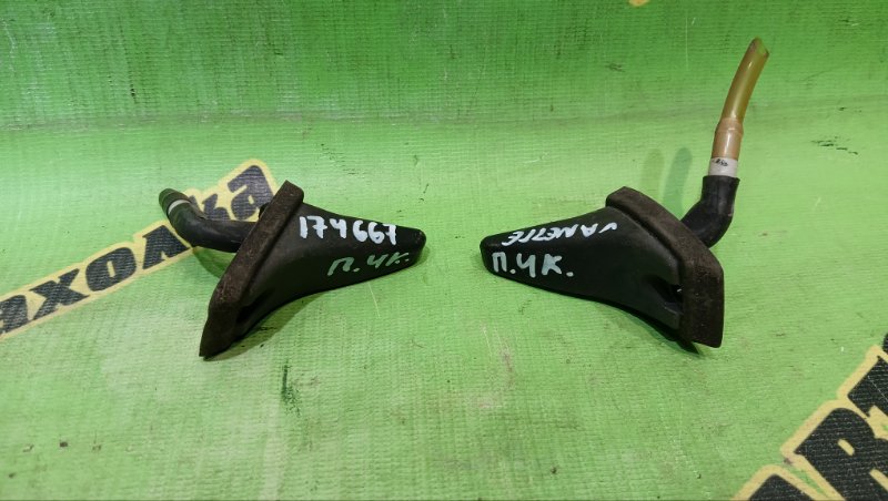 ФОРСУНКА ОМЫВАТЕЛЯ NISSAN VANETTE SK82VN F8 2007 правая (б/у)