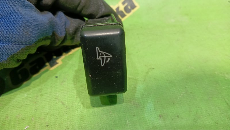 КНОПКА РЕГУЛИРОВКИ ЗЕРКАЛ ISUZU BIGHORN UBS26DW 6VE1 2000 (б/у)