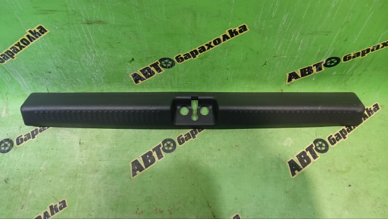 Накладка замка багажника MITSUBISHI MIRAGE CK2A 4G15 2000 (б/у)