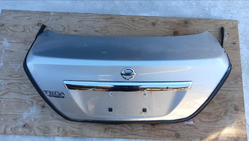 Крышка багажника NISSAN TIIDA LATIO SC11 HR15 2008 (б/у)