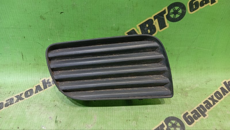 Заглушка бампера TOYOTA NADIA ACN10 1AZ-FSE 2002 правая (б/у)