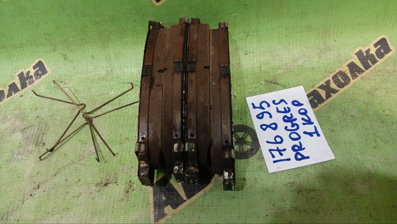 Колодки тормозные TOYOTA PROGRES JCG10 1JZ-GE 2000 передние (б/у)