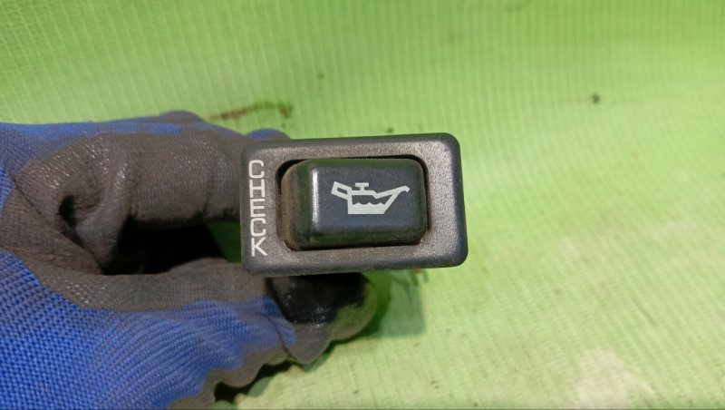 Кнопка MITSUBISHI CANTER FB511B 4M40 1996 (б/у)