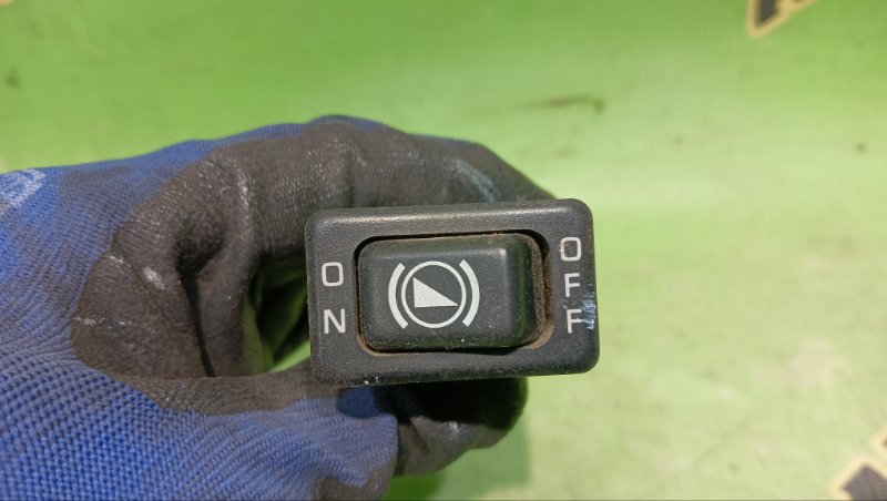Кнопка MITSUBISHI CANTER FG50EB 4M51 2000 (б/у)