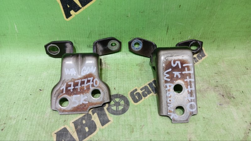 Петля дверная NISSAN MOCO MG33S R06A передняя правая (б/у)