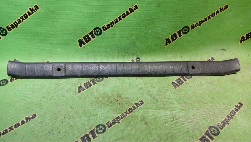 Накладка замка багажника SUZUKI JIMNY JB23W K6A 2011 (б/у)