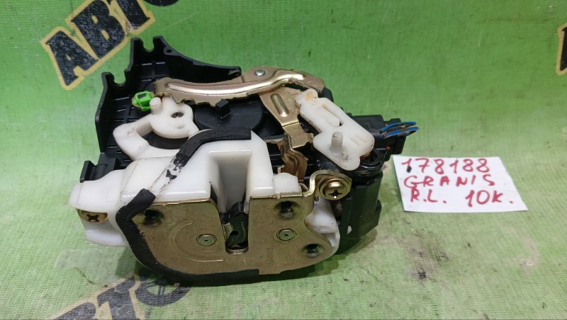 Замок двери MITSUBISHI GRANDIS NA4W 4G69 2004 задний левый (б/у)