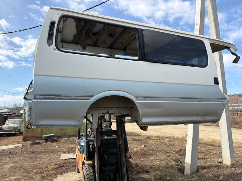Крыло TOYOTA HIACE KZH106 1KZ 1996 заднее правое (б/у)