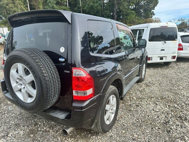 Стекло собачника MITSUBISHI PAJERO V65W 6G74 2005 заднее правое (б/у)