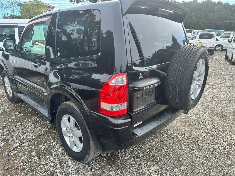 Стекло собачника MITSUBISHI PAJERO V65W 6G74 2005 заднее левое (б/у)