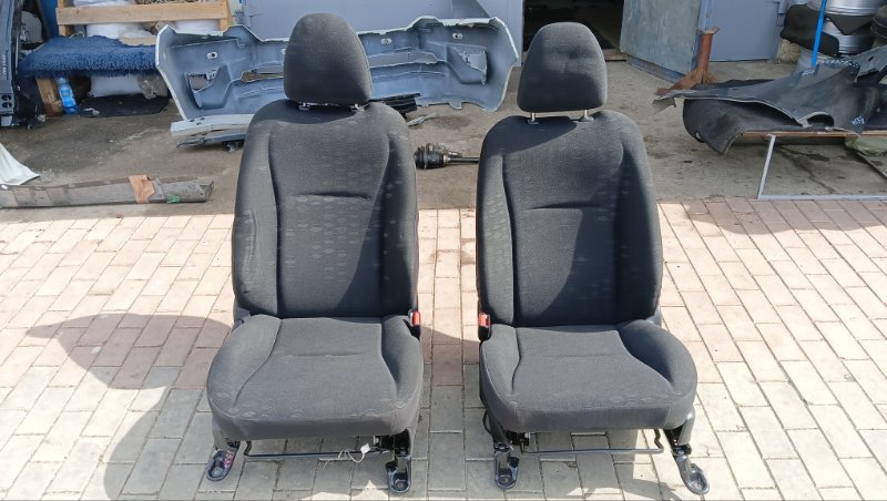 Сидение TOYOTA RACTIS NSP120 1NR-FE 2011 переднее (б/у)