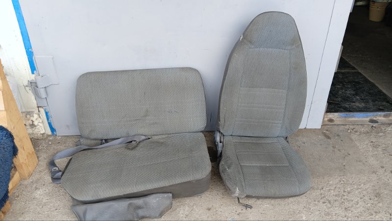 Сидение TOYOTA TOYOACE LY131 3L 1998 (б/у)