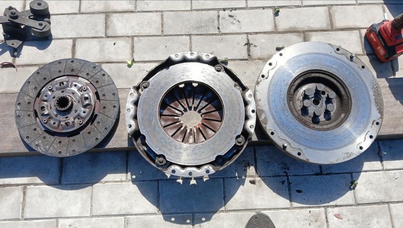 Маховик MITSUBISHI CANTER FG50EB 4M51 2000 (б/у)