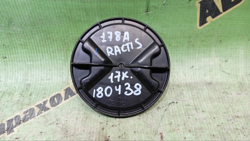 ПЫЛЬНИК ФАРЫ TOYOTA RACTIS NCP120 1NZ-FE 2015 (б/у)