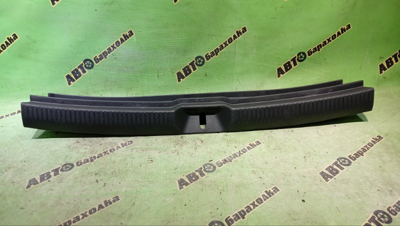 Накладка замка багажника TOYOTA WISH ZNE14G 1ZZ-FE 2007 (б/у)