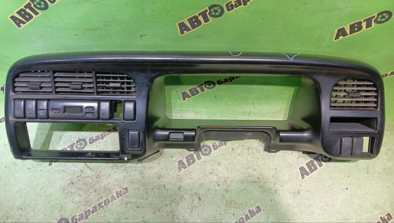 Консоль магнитофона ISUZU BIGHORN UBS73GW 4JX1 1998 (б/у)