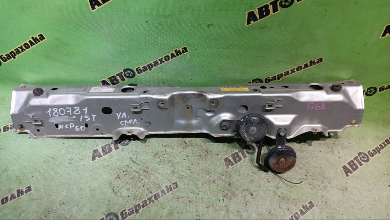 Планка телевизора TOYOTA IST NCP60 2NZ-FE 2005 (б/у)