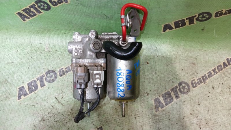 Блок ABS TOYOTA AQUA NHP10 1NZ-FXE 2013 (б/у)