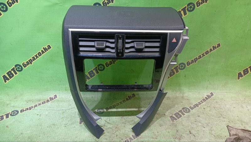 Консоль магнитофона TOYOTA RACTIS NCP120 1NZ-FE 2015 (б/у)