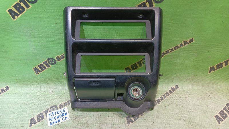 Консоль магнитофона ISUZU BIGHORN UBS73GW 4JX1 1998 (б/у)