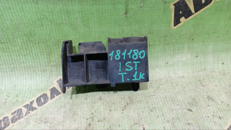 Крепление бампера TOYOTA IST NCP110 1NZ-FE 2009 заднее правое (б/у)