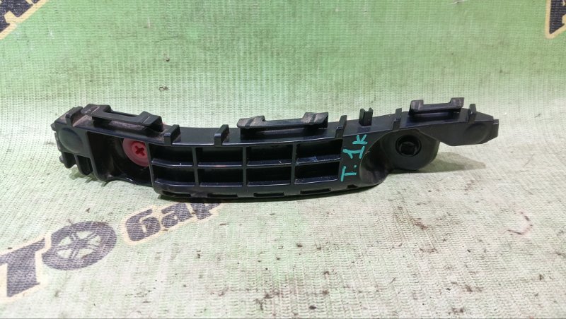 Крепление бампера TOYOTA YARIS MXPH10 M15A - FXE 2020 переднее правое (б/у)
