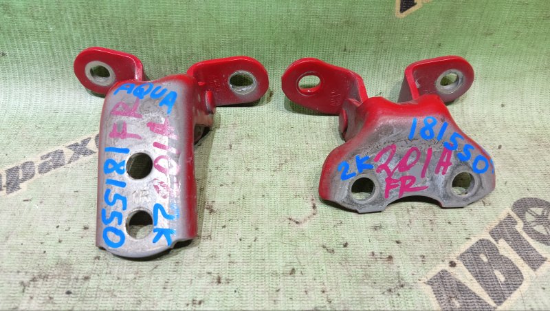 Петля дверная TOYOTA AQUA NHP10 1NZ-FXE 2013 передняя правая (б/у)