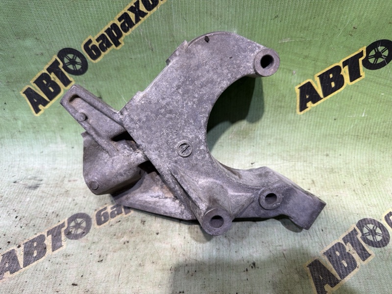 Крепление подушки двс SUZUKI SWIFT HT51S M13A 2000 (б/у)