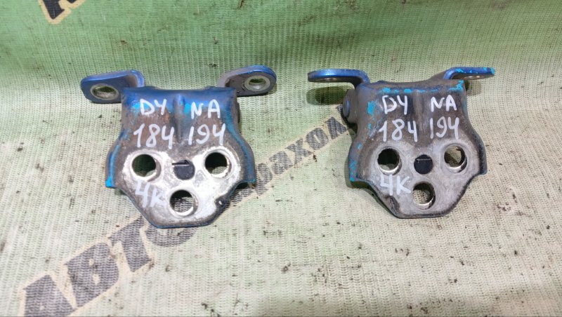 Петля дверная TOYOTA DYNA XZU605 N04CUM 2013 передняя правая (б/у)