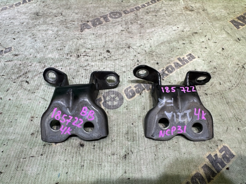 Петля дверная TOYOTA BB NCP31 1NZ-FE 2004 передняя правая (б/у)