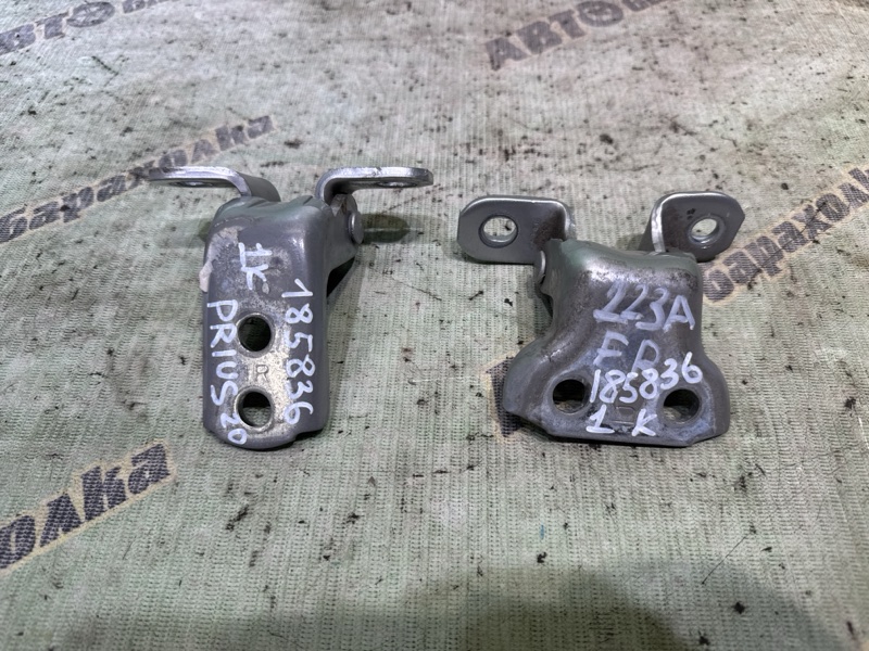 Петля дверная TOYOTA PRIUS NHW20 1NZ-FXE 2007 передняя правая (б/у)