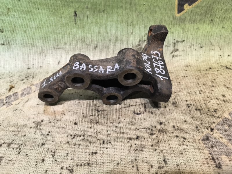 Крепление подушки двс NISSAN BASSARA JU30 KA24(DE) 2001 (б/у)