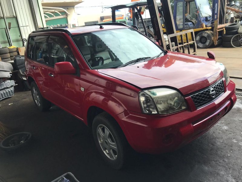 Автомобиль NISSAN X-TRAIL NT30 QR20(DE) 2003 года в разбор