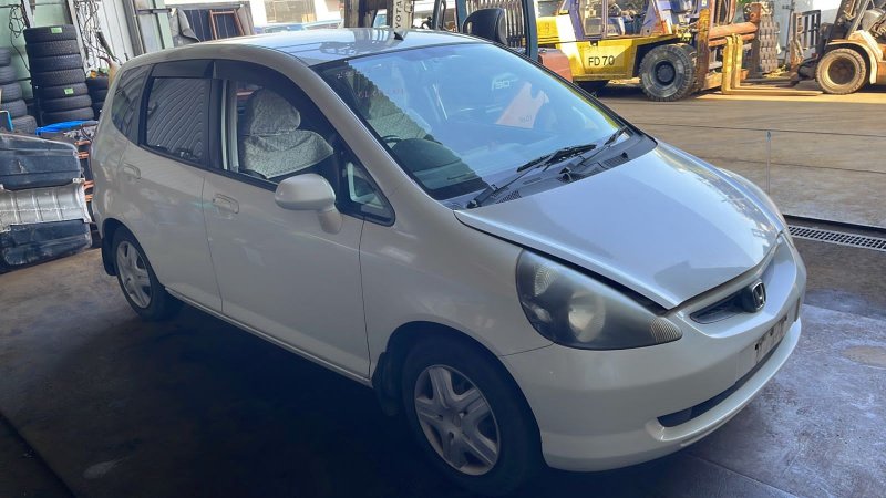 Автомобиль HONDA FIT GD1 L13A 2003 года в разбор