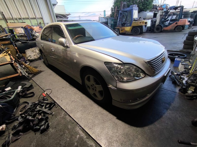 Автомобиль TOYOTA CELSIOR UCF30 3UZ-FE 2004 года в разбор