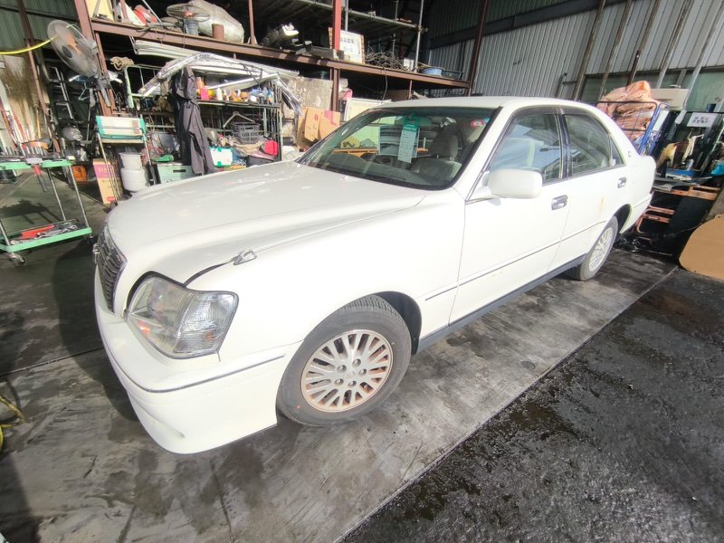 Автомобиль TOYOTA CROWN JZS175 2JZ-FSE 2000 года в разбор