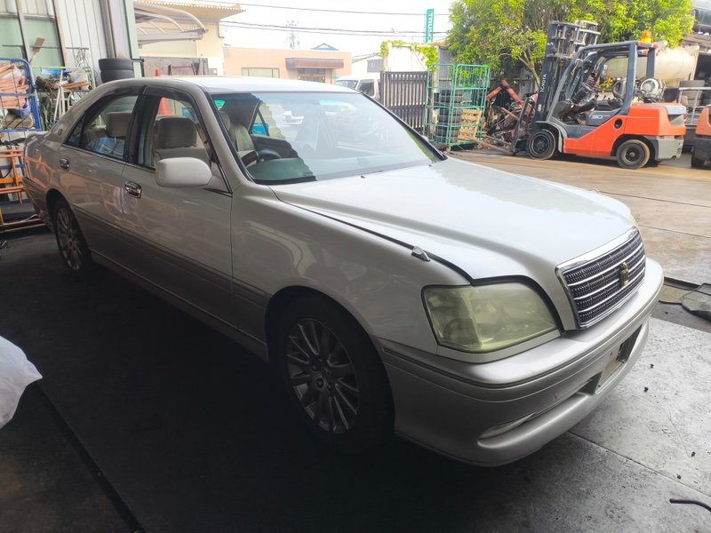 Автомобиль TOYOTA CROWN JZS175 2JZ-FSE 2001 года в разбор