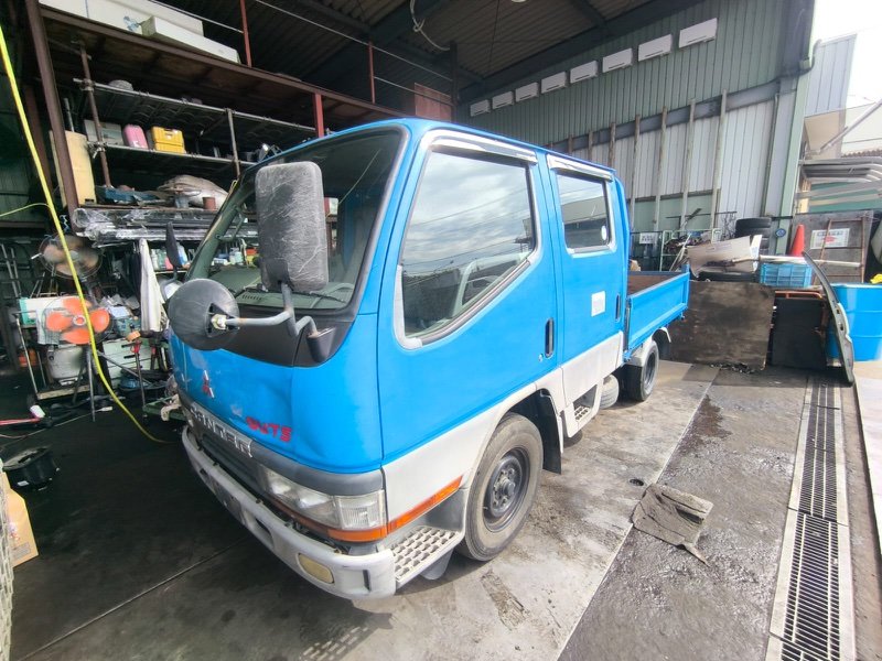 Автомобиль MITSUBISHI CANTER FB511B 4M40 1996 года в разбор