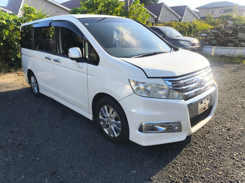 Автомобиль HONDA STEPWGN RK5 R20A 2011 года в разбор