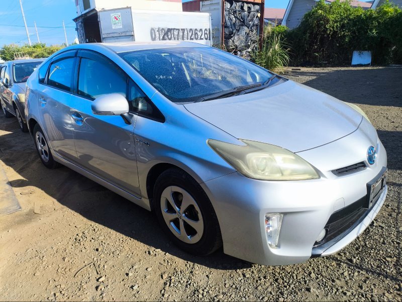 Автомобиль TOYOTA PRIUS ZVW30 2ZR-FXE 2012 года в разбор