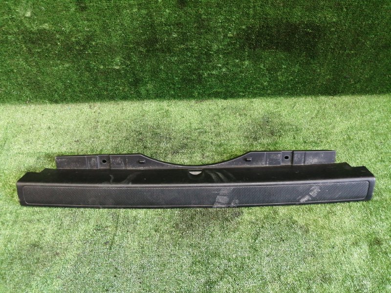 Накладка замка багажника Honda Cr-V RD7 K24A 2006 задняя (б/у)