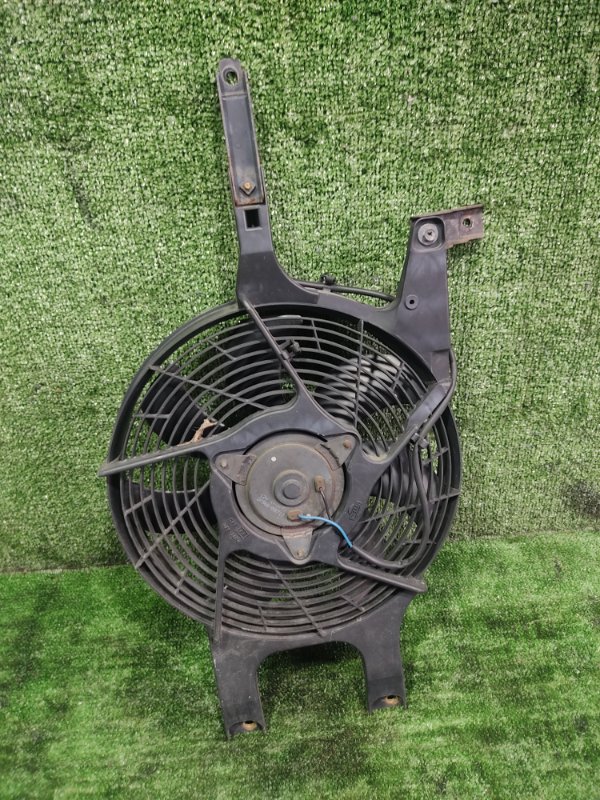 Вентилятор радиатора кондиционера Nissan Elgrand AVWE50 QD32ETI 1998 передний левый (б/у)