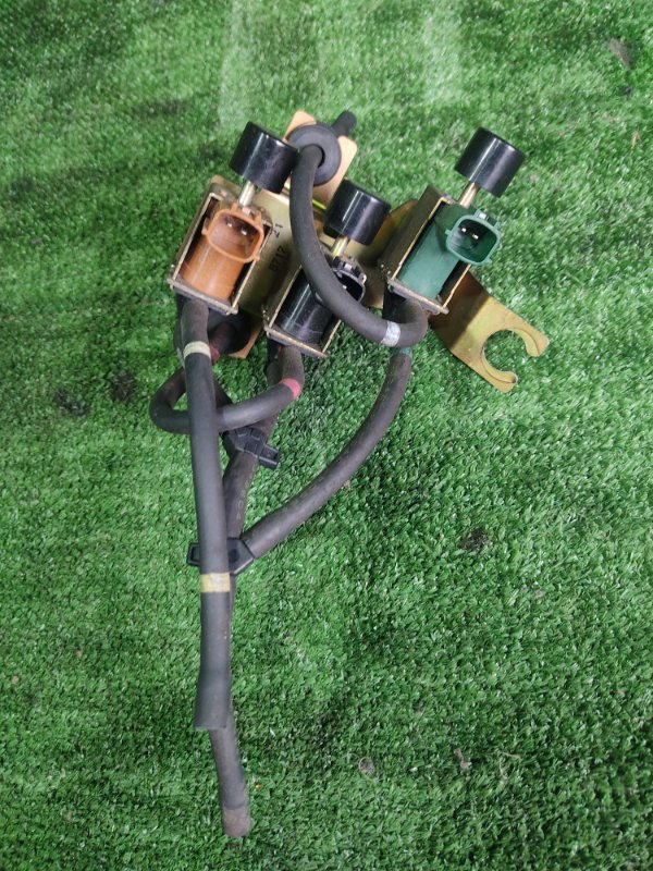 Вакуумник включения 4wd Nissan Elgrand AVWE50 QD32ETI 1998 (б/у)